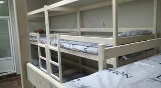 Хостел Lapin Vesta Сочи Место на двухъярусной кровати в общем 10-местном номере для женщин-2