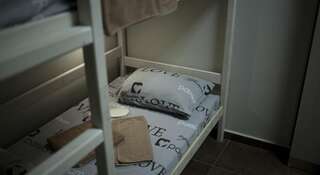 Хостел Lapin Vesta Сочи Спальное место на двухъярусной кровати в общем четырехместном номере для женщин-2